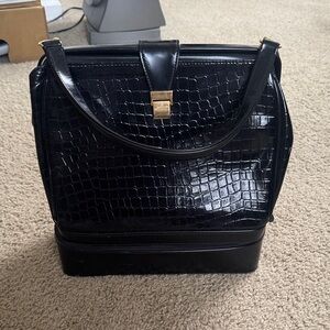 Elegant Black Crocodile-Embossed Women's Bag